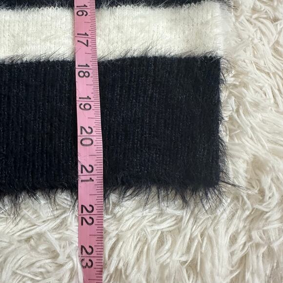 A new day Striped Black and White Fuzzy Sweater Sz M NWT - Picture 8 of 8